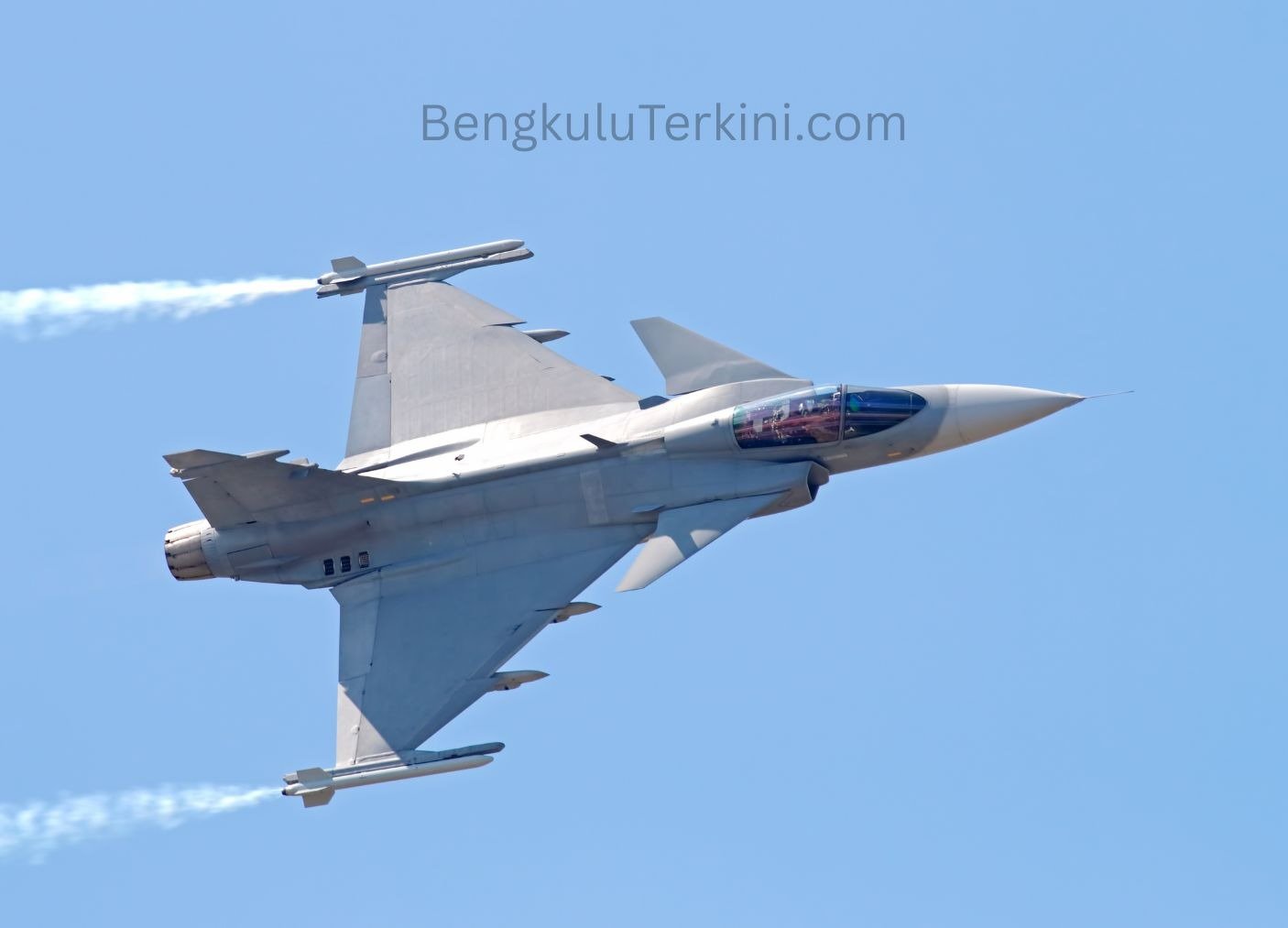 KSAU Berpatroli di Udara Menggunakan Pesawat Tempur F-16 - BengkuluTerkini.com