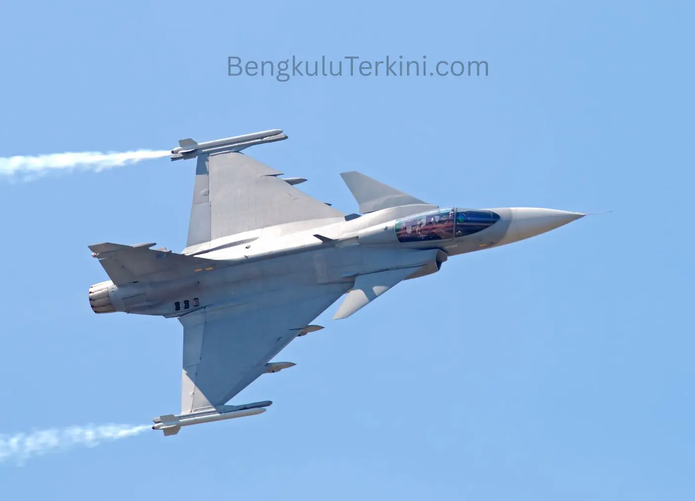 KSAU Berpatroli di Udara Menggunakan Pesawat Tempur F-16