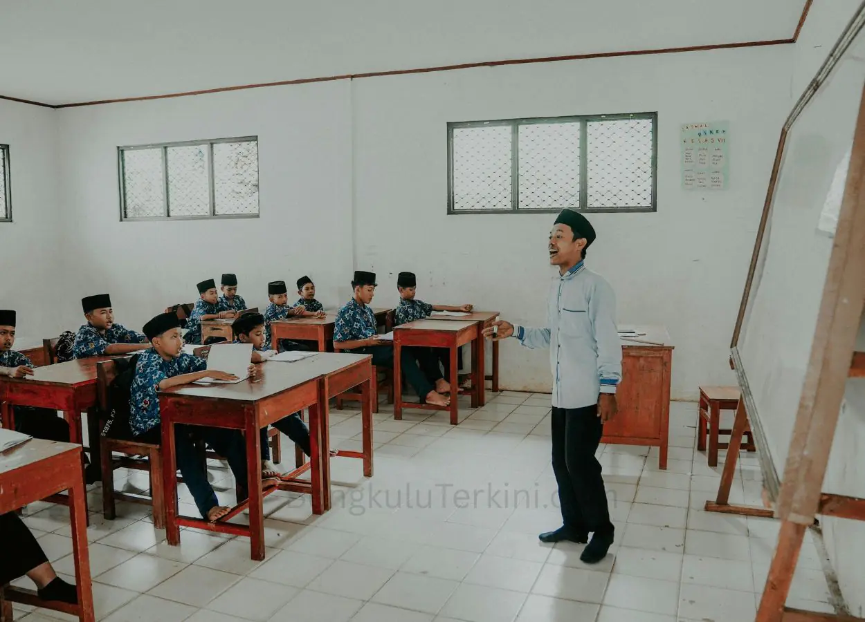 Kemendikdasmen Rancang Program Hari Belajar Guru, Pelatihan Kini Langsung di Sekolah - BengkuluTerkini.com