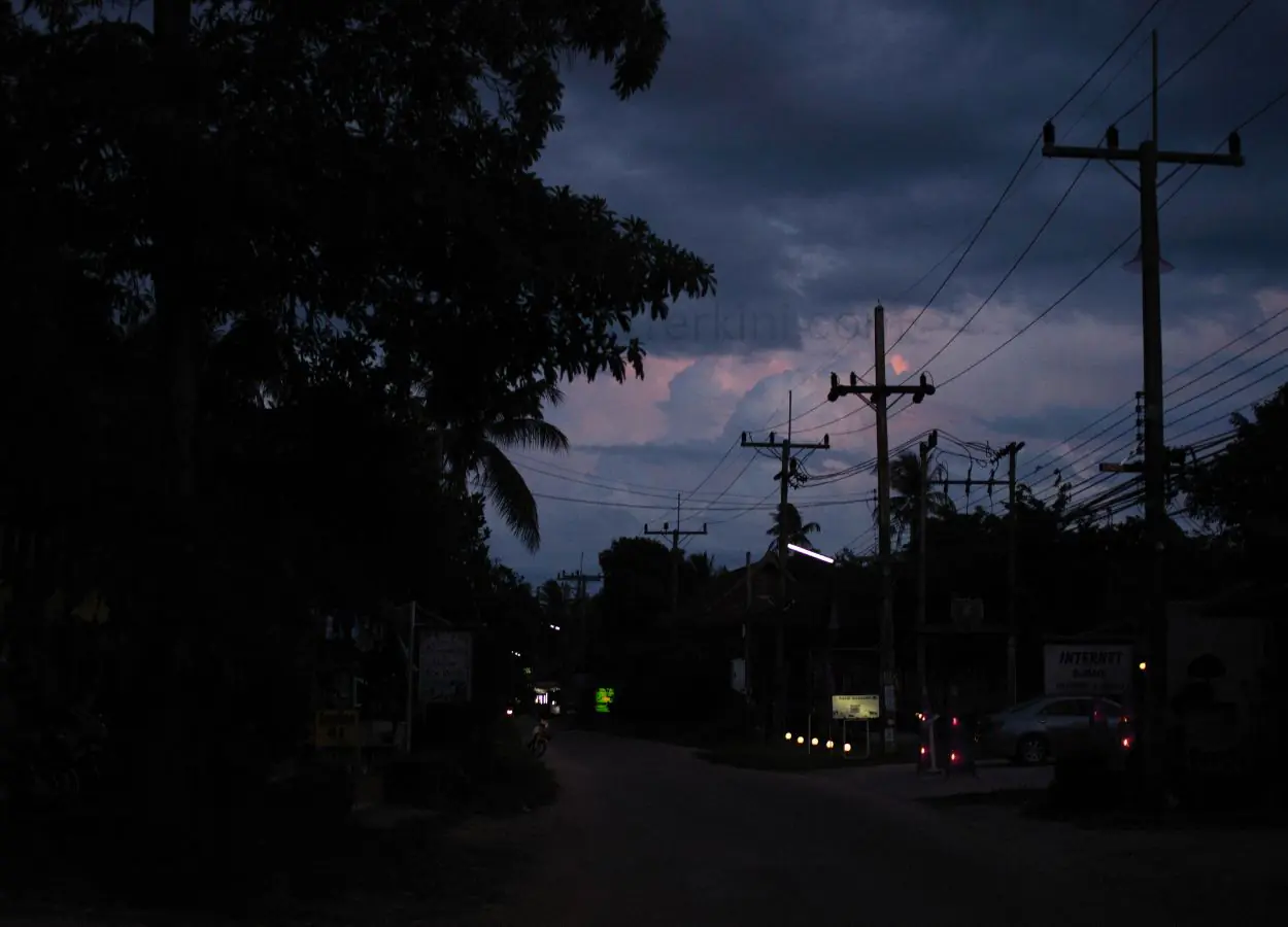 PLN Ungkap Penyebab Blackout Sumatra, Gangguan Sistem Listrik Terjadi di Jambi – Aceh