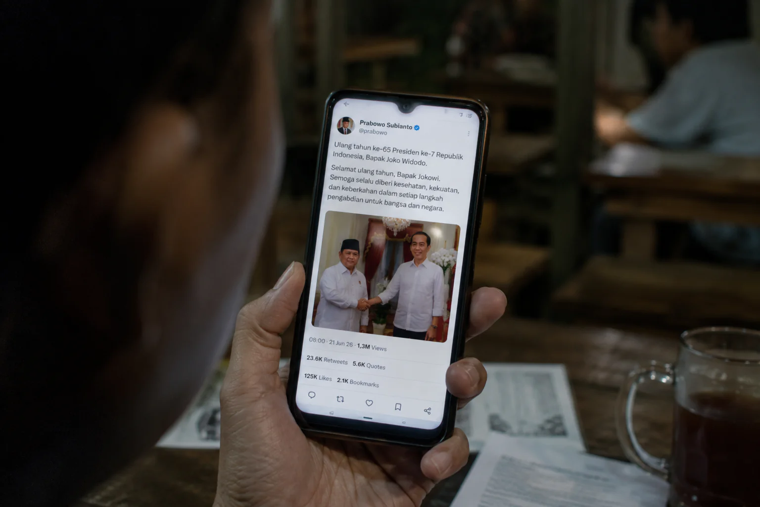 Prabowo Ucapkan Selamat Ulang Tahun ke Jokowi, Soroti Dedikasi untuk Bangsa
