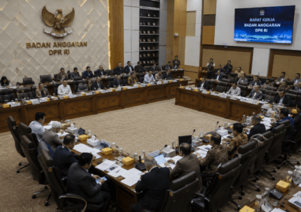 DPR Tolak Usulan Gaji Kepala Daerah Naik dari PAD, Minta Prioritaskan Stabilitas Fiskal