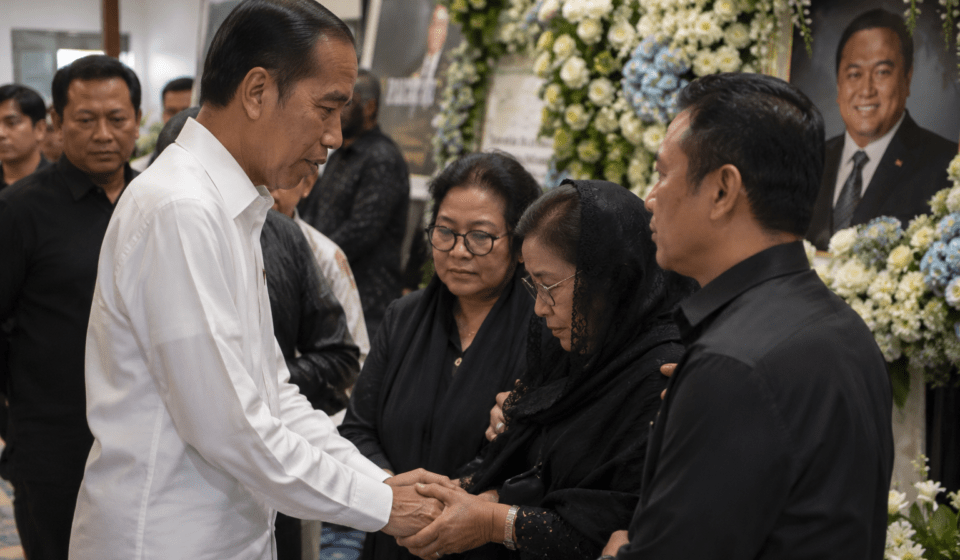 Jokowi Kenang Rachmat Gobel sebagai Menteri Pekerja Keras saat Takziah ke Rumah Duka Jokowi Kenang Rachmat Gobel sebagai Menteri Pekerja Keras saat Takziah ke Rumah Duka