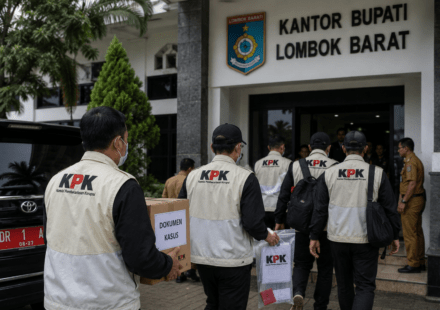 KPK Geledah Kantor hingga Rumah Bupati Lombok Barat, Sita Catatan Keuangan