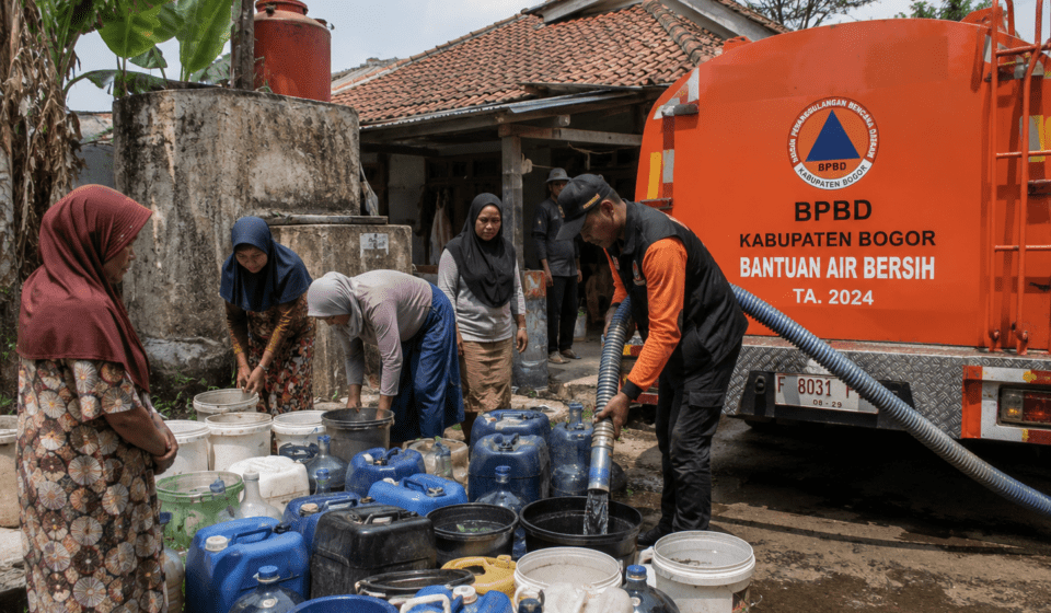 140Ribu Jiwa Mengalami Krisis Air Bersih 140Ribu Jiwa Mengalami Krisis Air Bersih