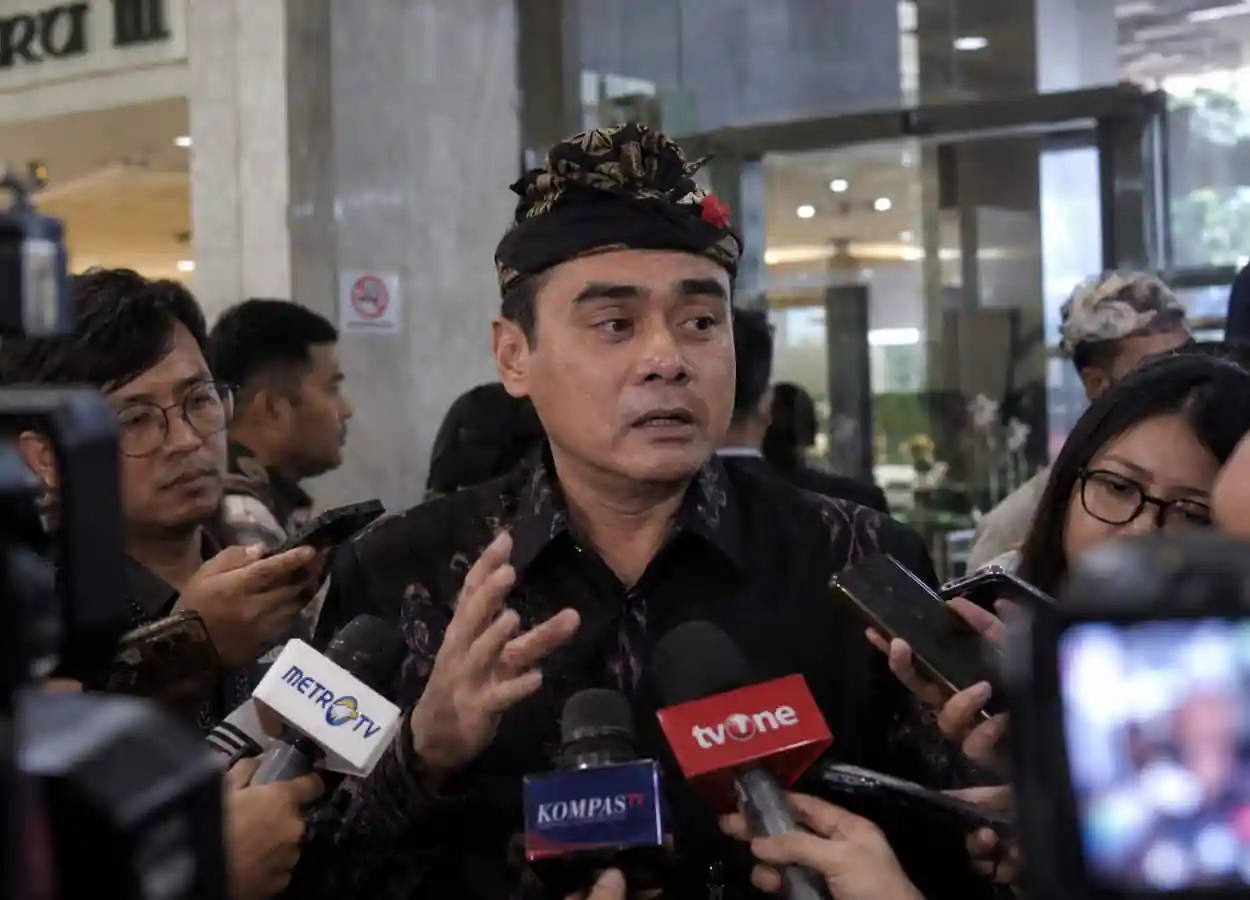 Kontroversi Arya Wedakarna: Rasis Hingga Kontes Waria 